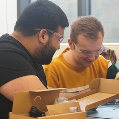 Sensor CDT students disassembling a pulse oximeter