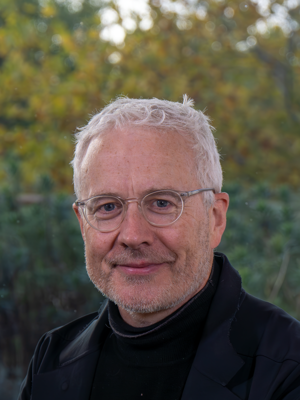  Stephen Devlin